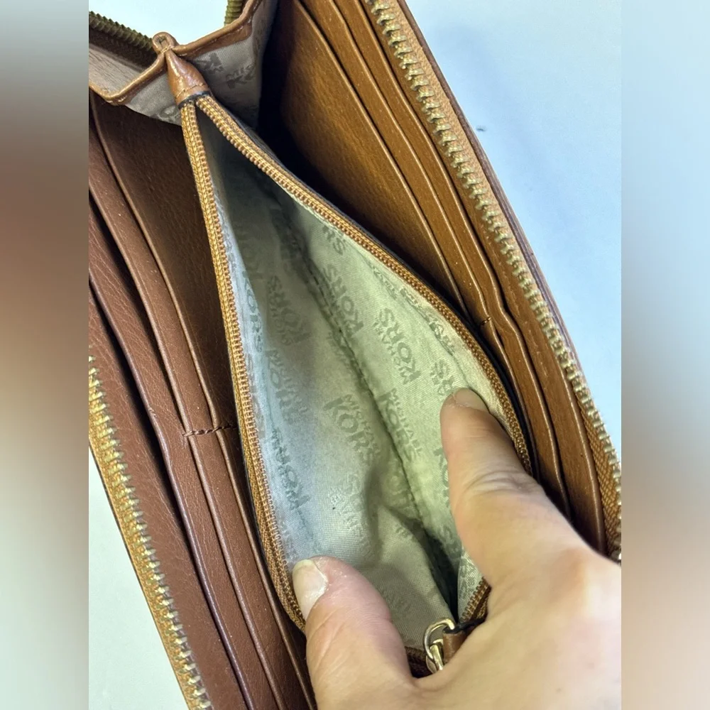 Michael Kors Jet Set Wallet, Large Light Tan Brown Zip Around Inside Pockets - Picture 8 of 11